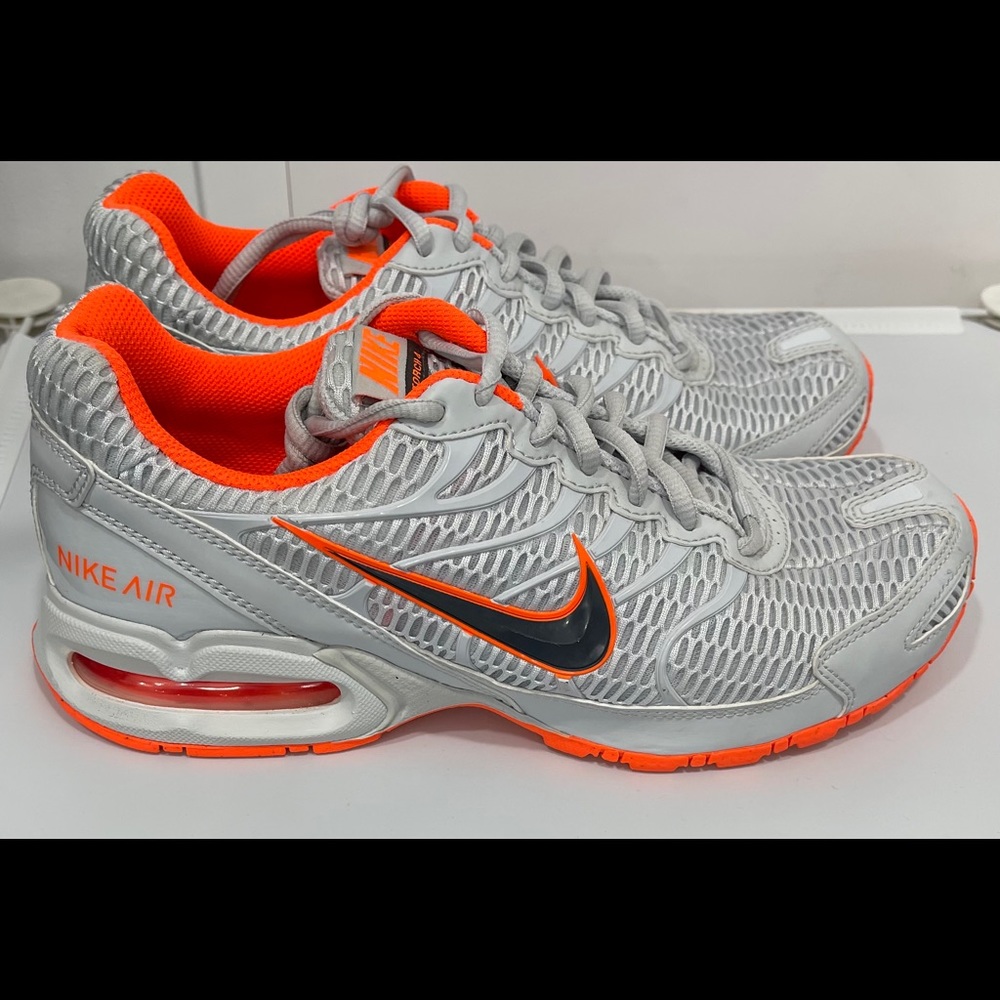 Women’s 8.5 Nike air shoes